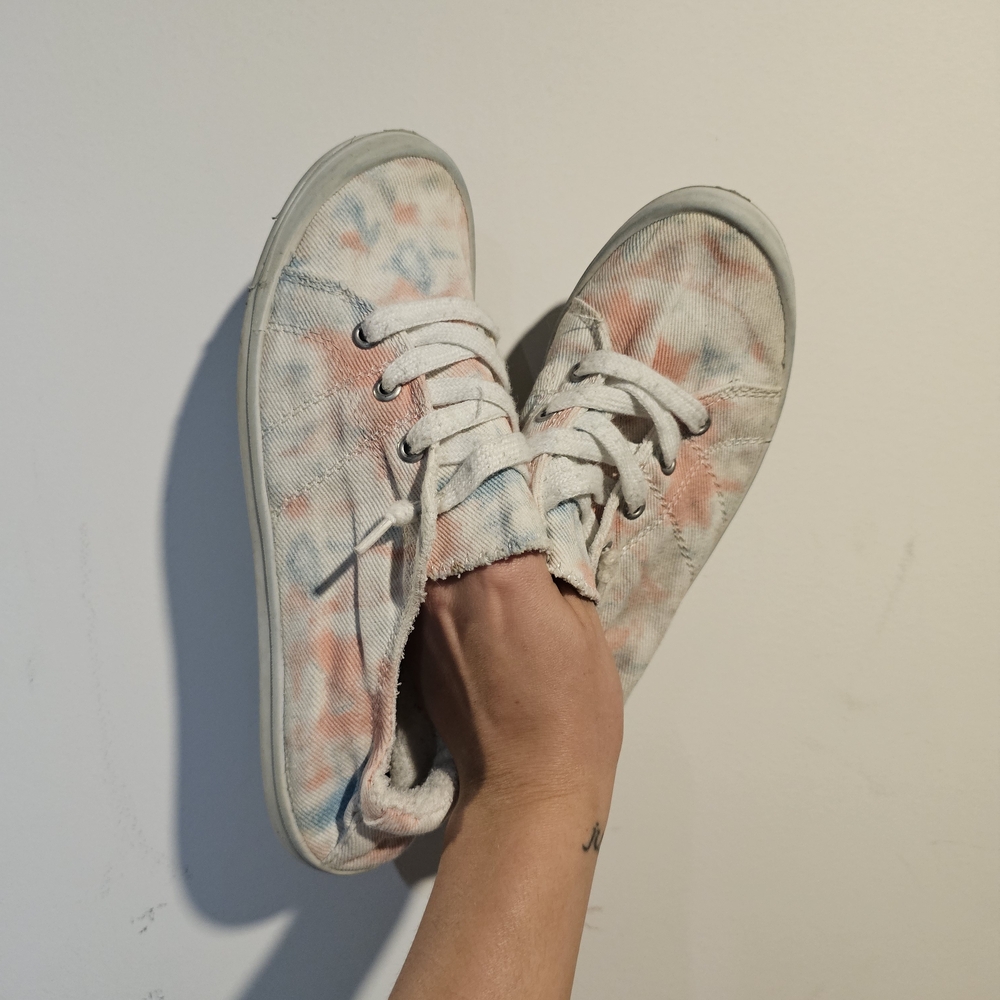 2 Pairs of Soda Shoes - Tie-Dye & Light Pink